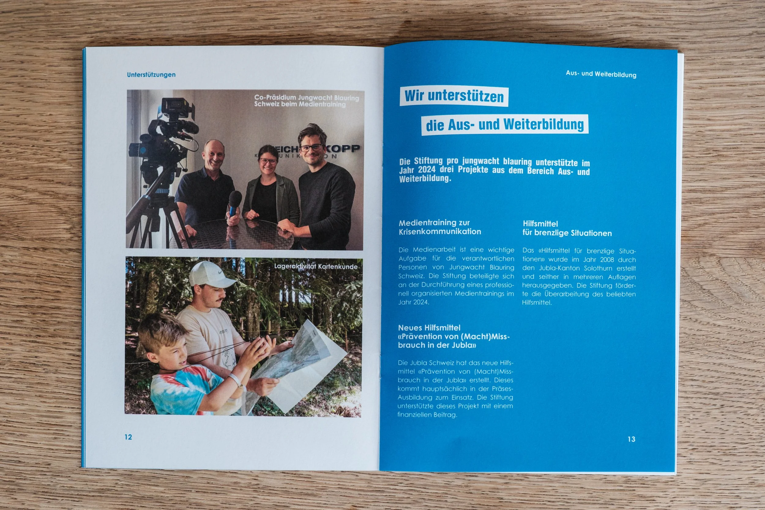Bilder in einem Magazin, das Unterstützung für Aus- und Weiterbildungen zeigt, mit Fotos von Menschen bei Medien- und Naturaktivitäten.